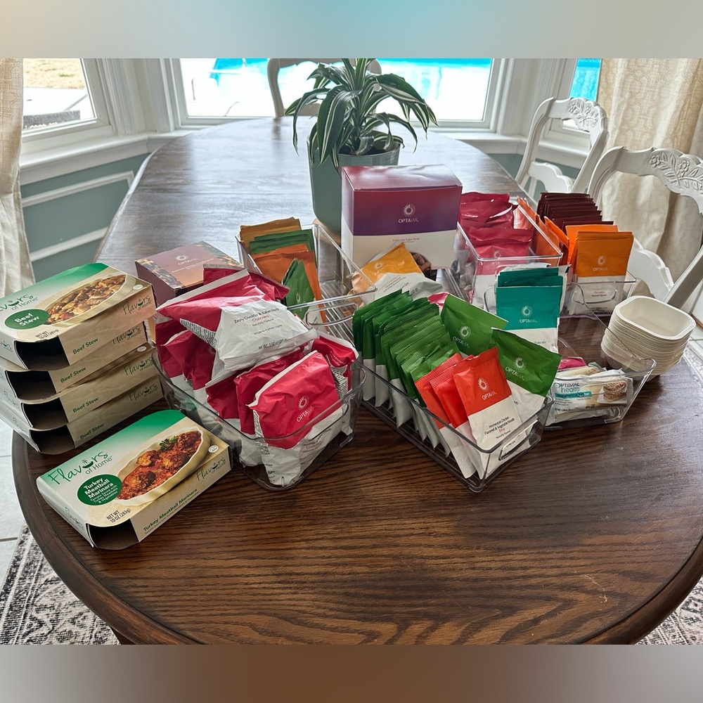 Over 100 food items (read description) 40 plus mini bowls Optavia